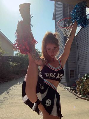 This babe is fucking everyone