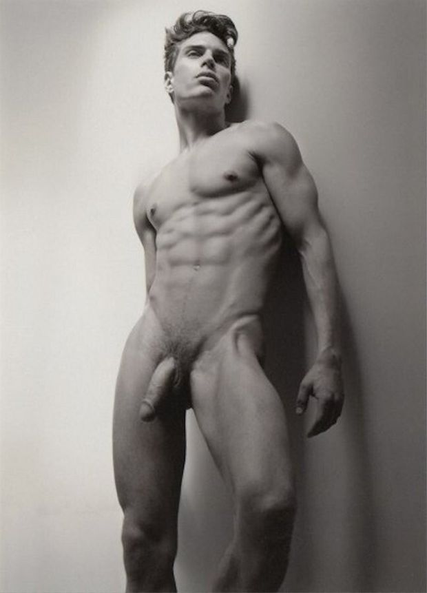 270522 B&W apollon