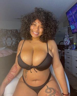 Babyyfaceejas looking cute in her bikini