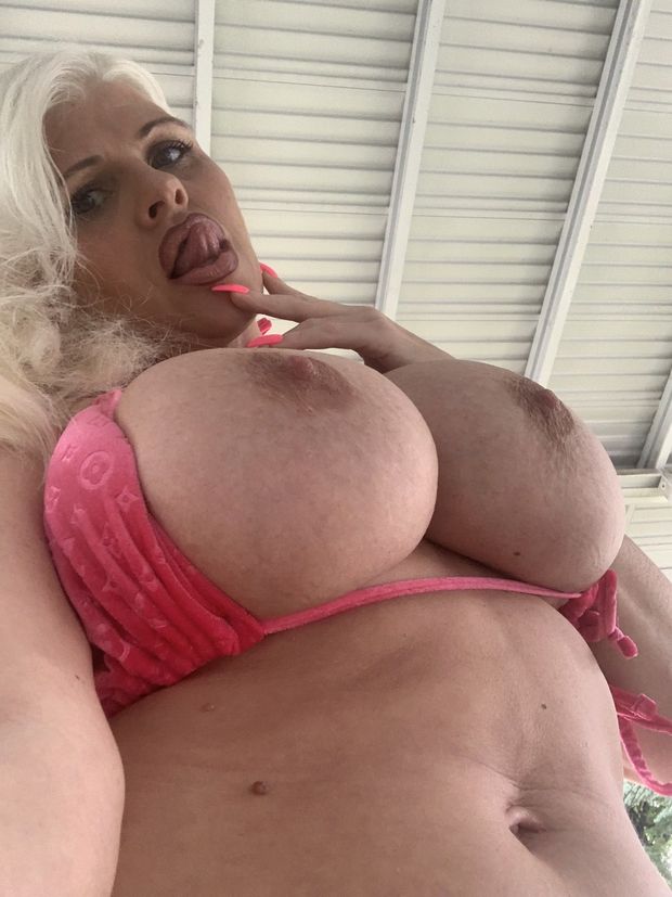 Claudette breasts selfie