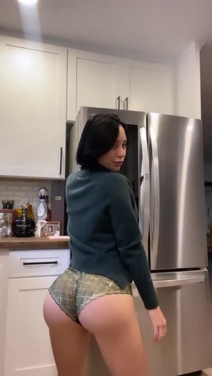 Me excitan sus nalgas