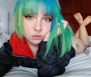 colored hair hottie doing the pose