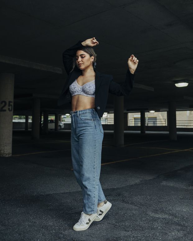 Nicole Munoz bra