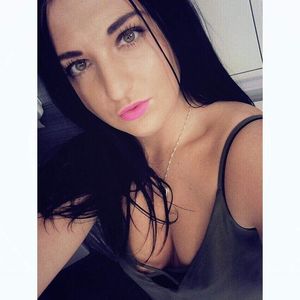 Kinga likes to fuck her tits and has a deep throat