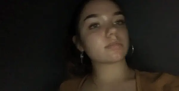 Teen flashes tit