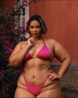 thick babe