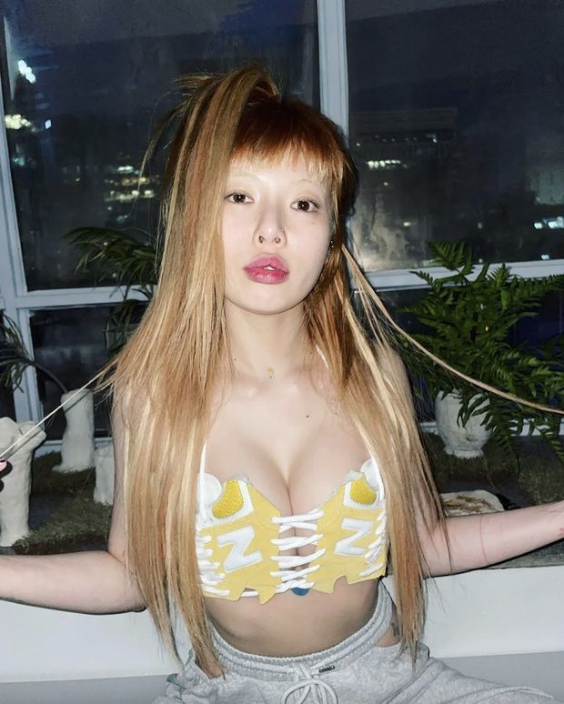 blonde boobs