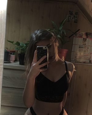 Blonde slut selfie 3