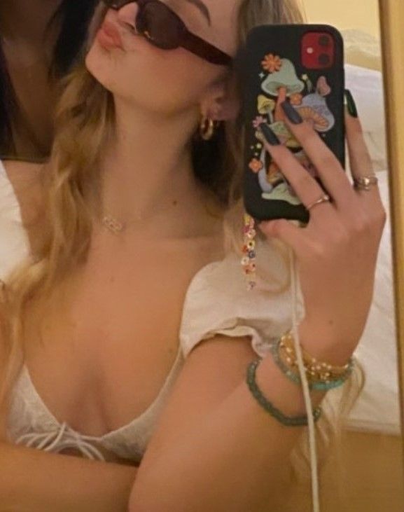 lizzy herlehy cleavage selfie