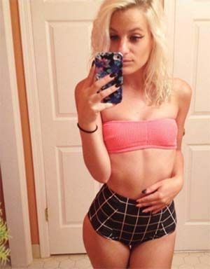 Naomie la transexuelle en voie de devenir une superbe femelle sur Lille 59