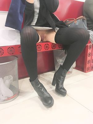 A quick flash between shops