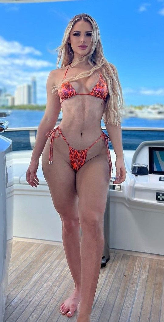 HOT BLONDE