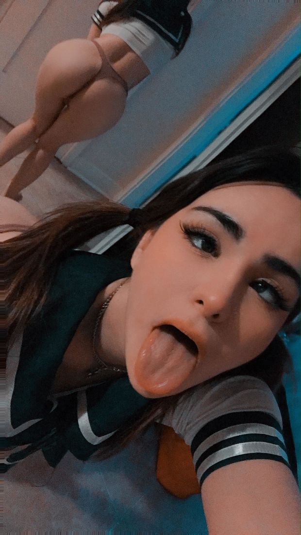 Stroke that cock to my ass daddy then use my mouth to cum