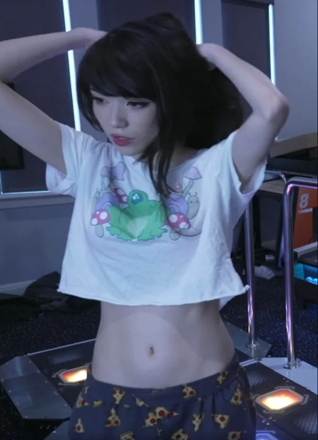 Emiru's tight tummy