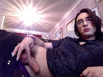 Qui est disponible pour un dialogue hot avec moi, transsexuel de Privas 07000 - Ardèche