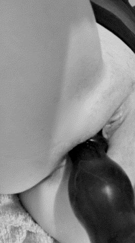 Will that fat knot fit in her excited pussy..