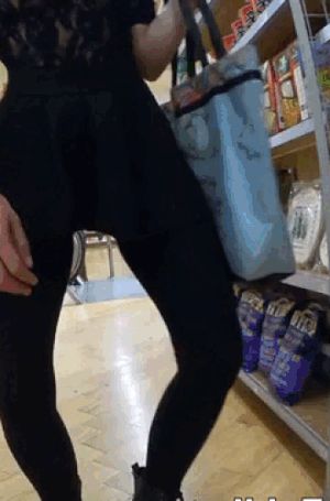 Public pussy flashed