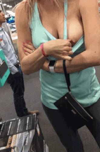 Flashing Boobs