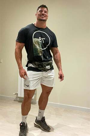 Muscular gay guy, not douche at all looking for a nice biddy in Owensboro KY