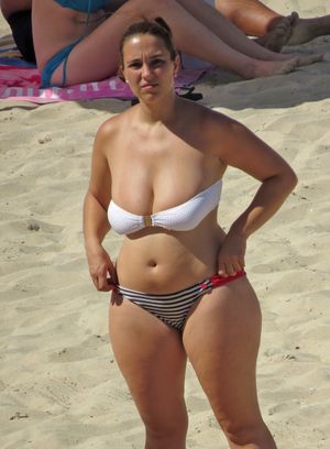 Wide-hip phat-ass PAWG