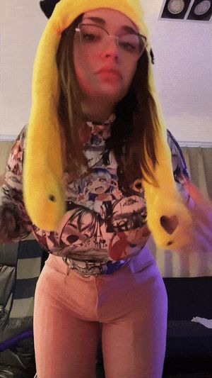 latina gamer bitch with bubble butt (gif)