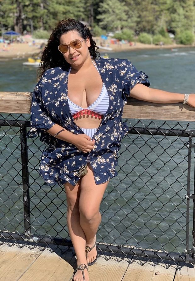 Sexy milf in bikini
