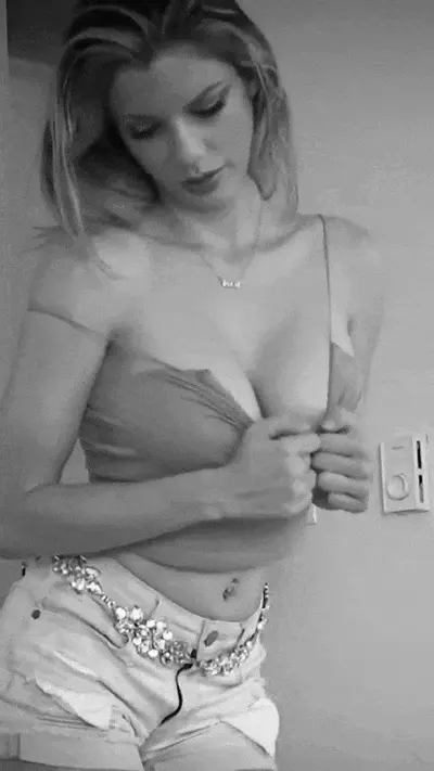 [*Fake] Taylor is a big tittie'd baddie.
