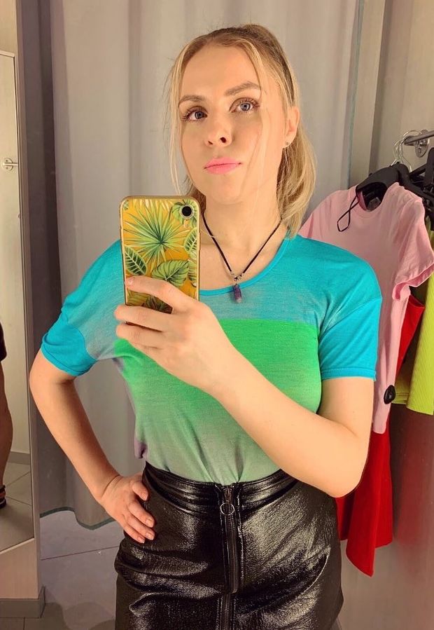 Sexy blonde with amazing ass