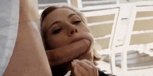 [*Fake] Scarlett gives a tip to her butler in Paris (2/2)