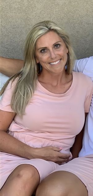 How would you seduce her if she was your friends mom?