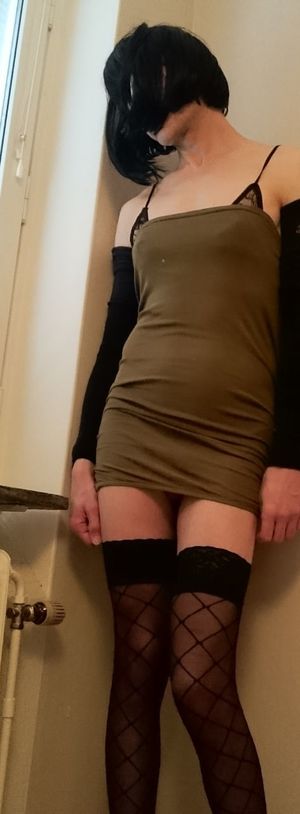 Sissy slut waiting horny for the hung masculine date from grindr