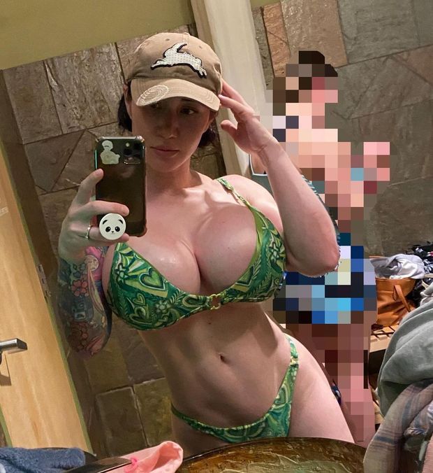 Bimbo tit selfie