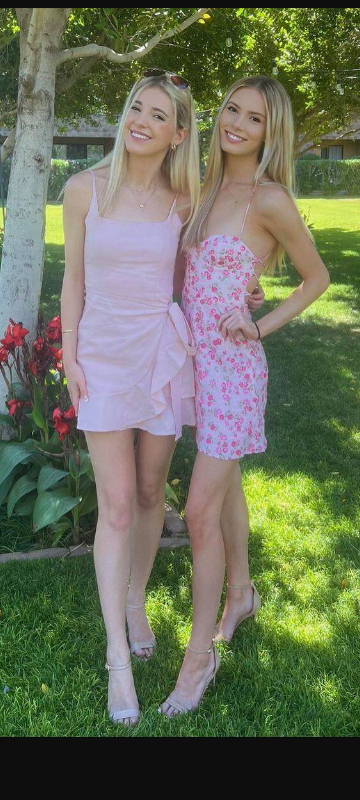 leggy blondes