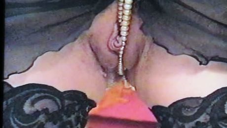MARYSUE pulls pearls thru her LONG CUNT LIPS & really REALLY CUMS, SQUIRTS TOO