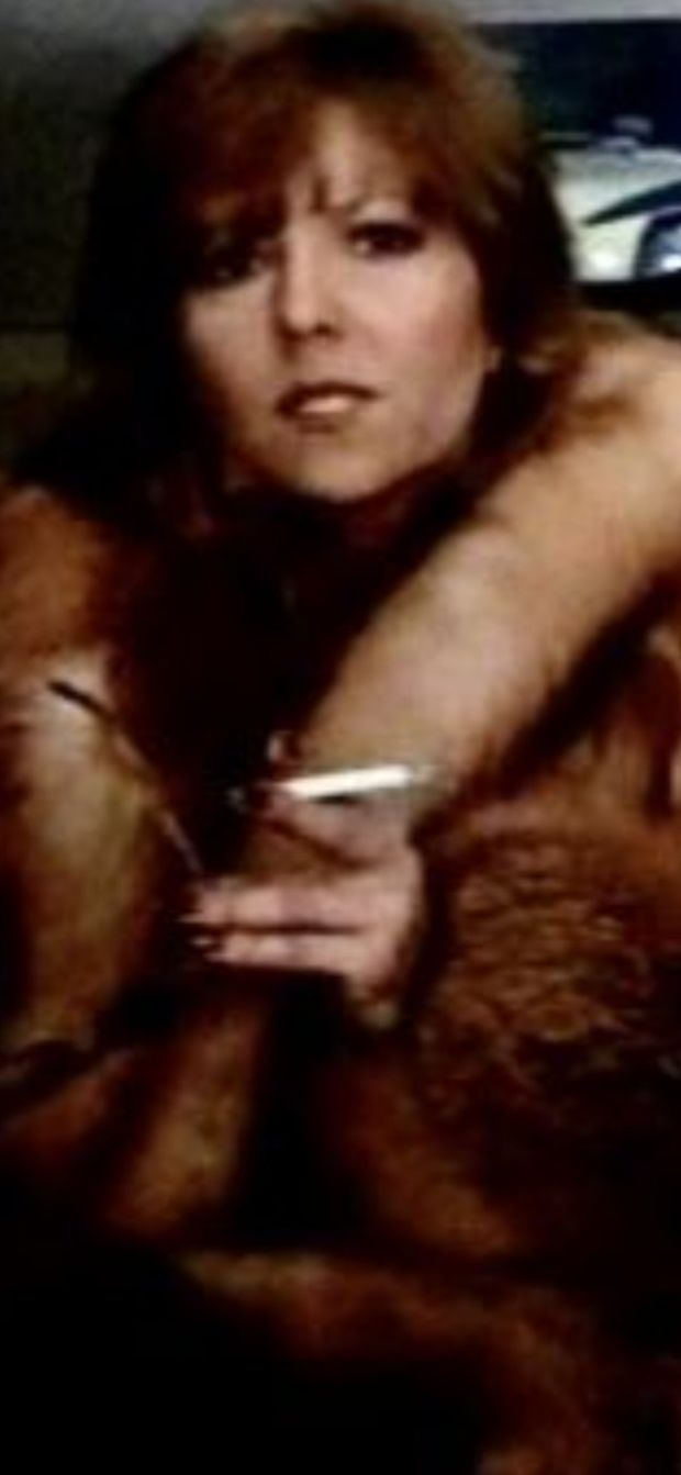 BRENDA VACCARO SMOKING A CIGARETTE ❤️