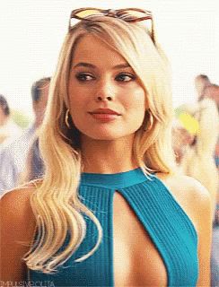 smoking hot blonde margot robbie