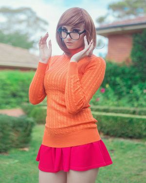 Hot Velma cosplay