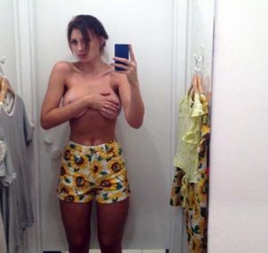 Your Girlfriend has a phone