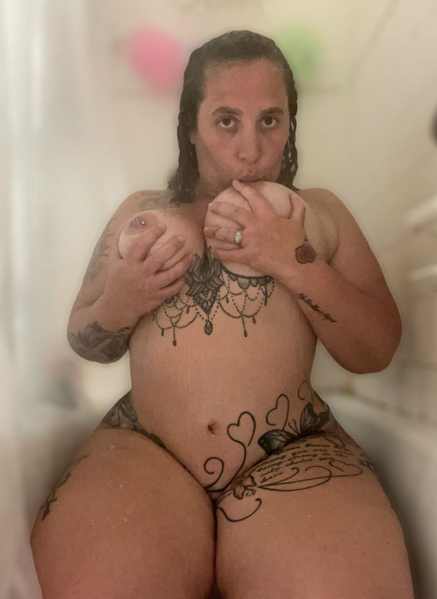 Thunder sucking titty in the tub