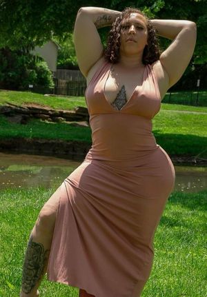 Thunda sexy in tight dress