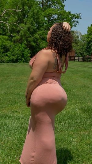 Thunda thicky thick thick in dress outside