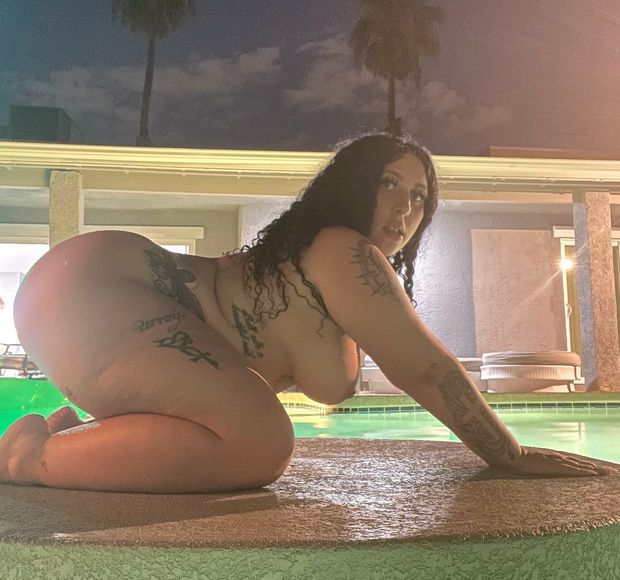 Thunda ready for dick by the pool