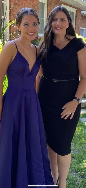 Hannah and mom at prom