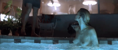 Let's enjoy a late bit of fun in the swimming pool!