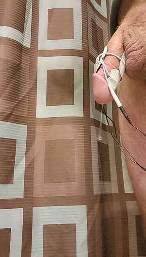 Hands free standing estim cumshot