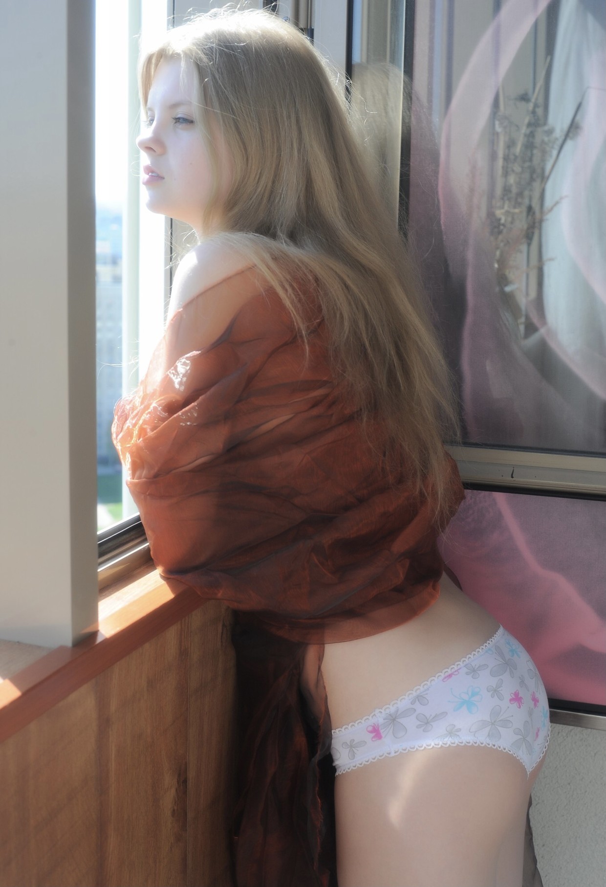 Kisa looking out a window