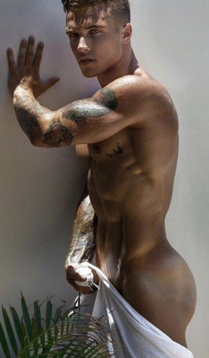 270622 Hot wet abs & towel