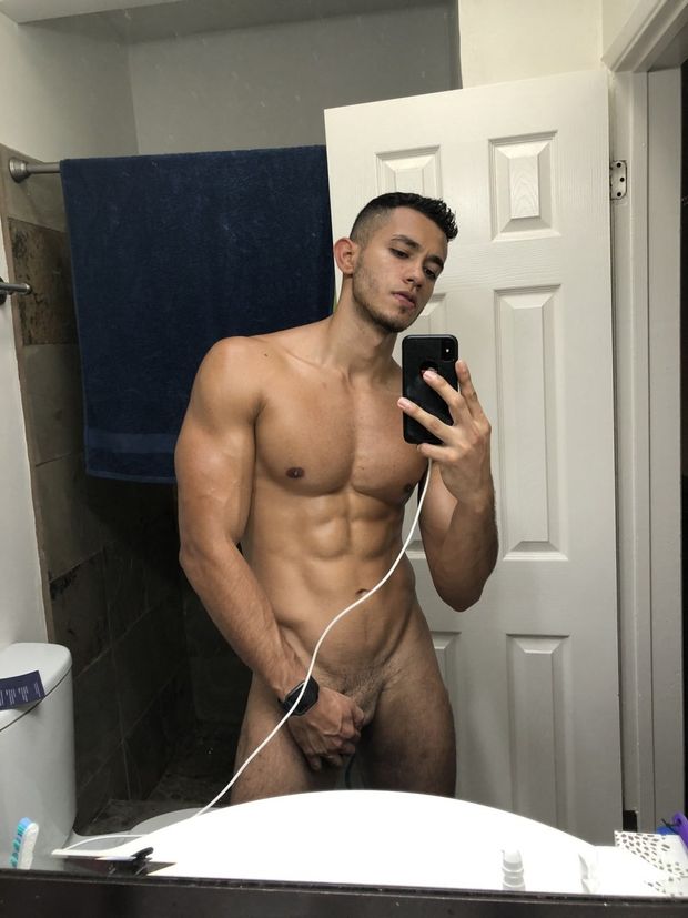 270622 Selfie