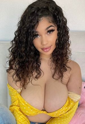 Lexie big boobs yellow top