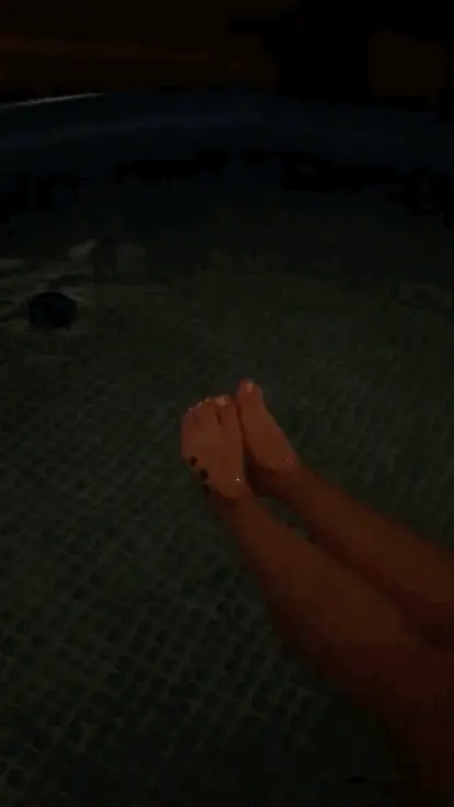Sexy feet in the pool